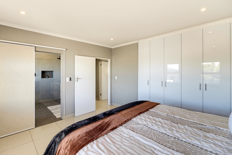 4 Bedroom Property for Sale in Pearl Marina Western Cape